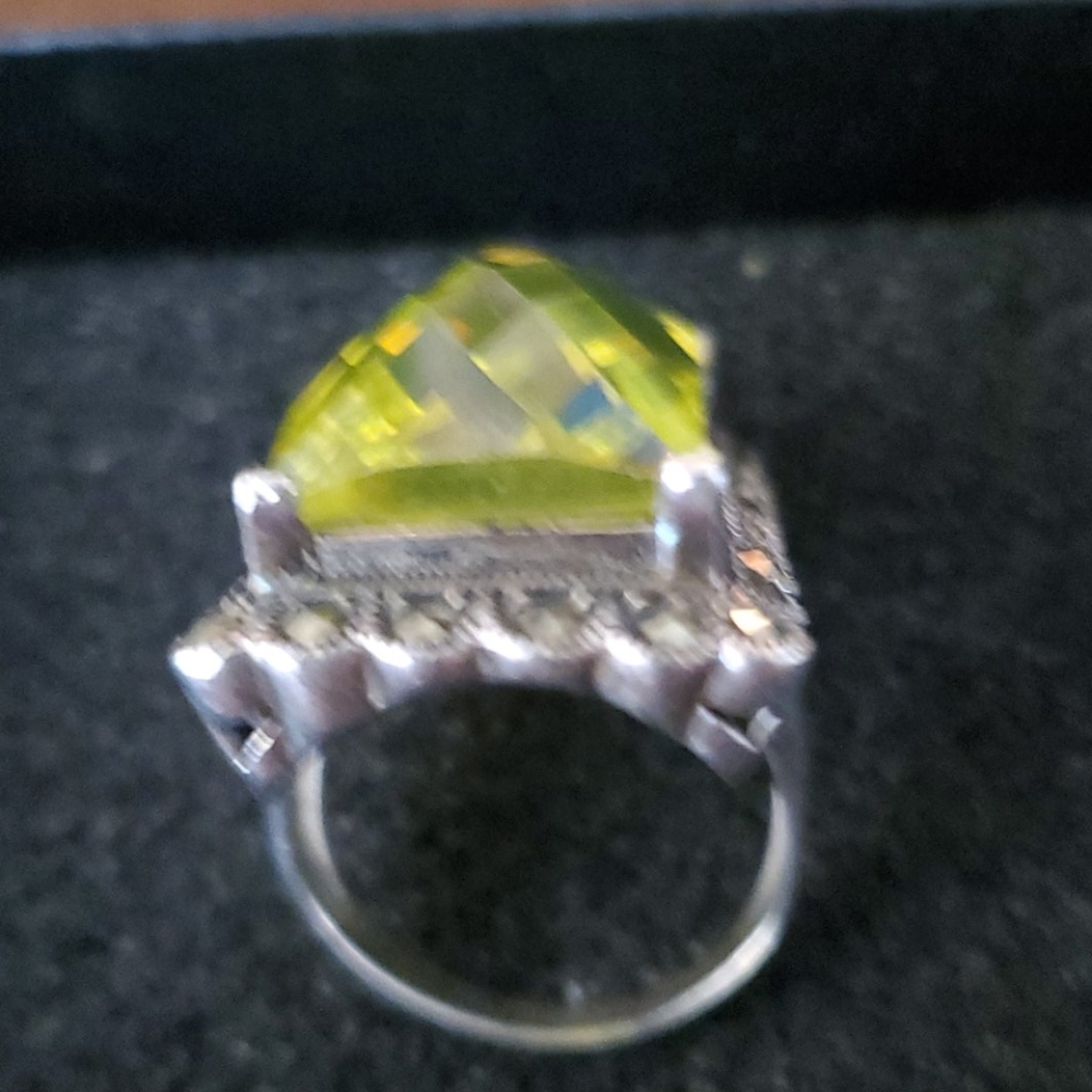 STERLING SILVER PERIDOT RING - Picture 3 of 7